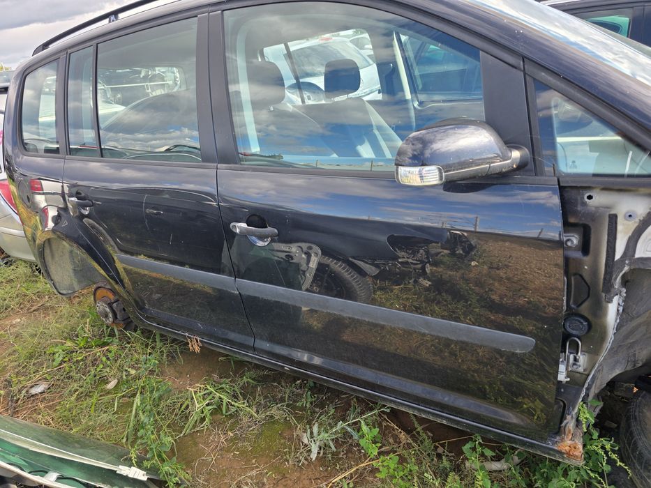 Dezmembrez Volkswagen Touran 1.6mpi fsi 1.9tdi 2.0tdi