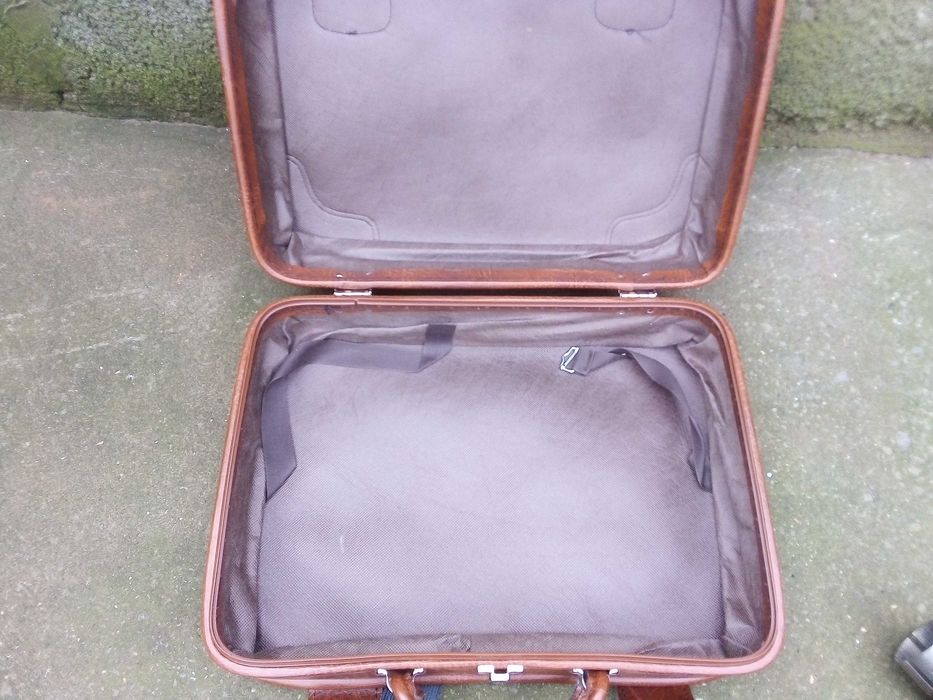 Пътнически кожен куфар