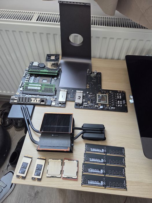 Piese iMac Pro 128GB Ram 2TB SSD Vega 64X Intel Xeon W-2195 18Core