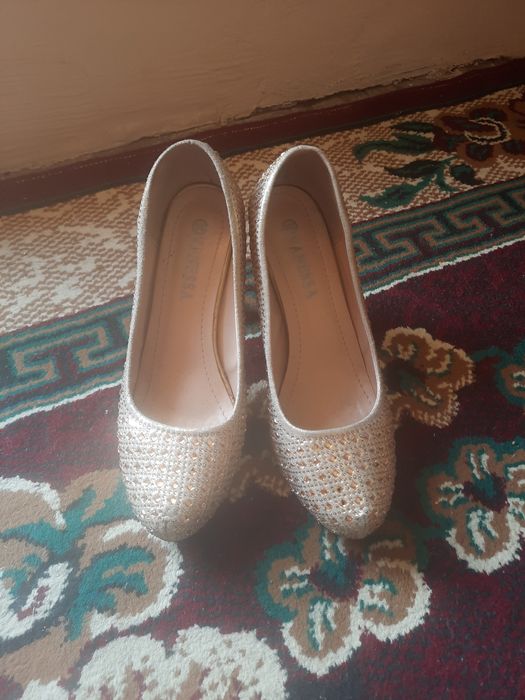 Женский туфли сотилади размер 38 нархи  80  минг