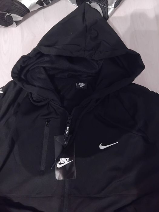 Nou! Trening baieti Nike AIR.