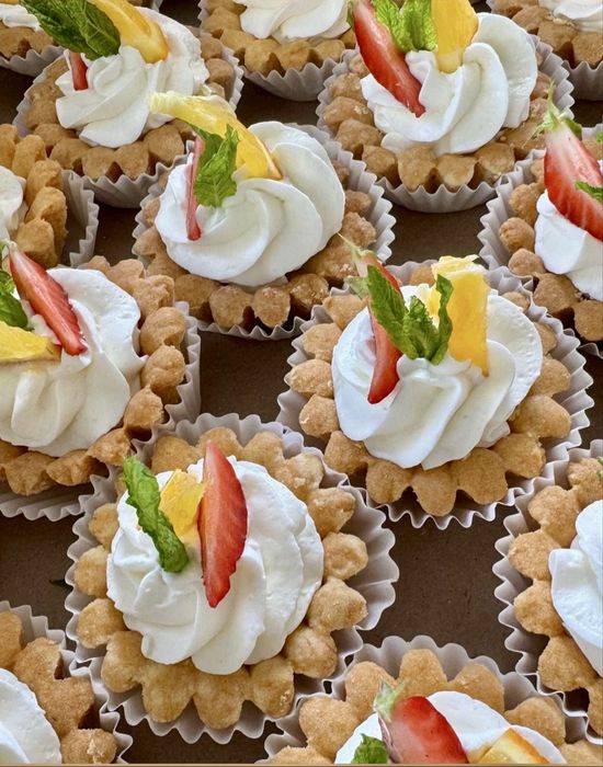 Чайный стол пирожные