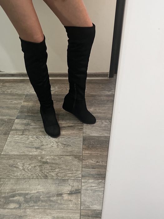 Дамски ботуши над коляното