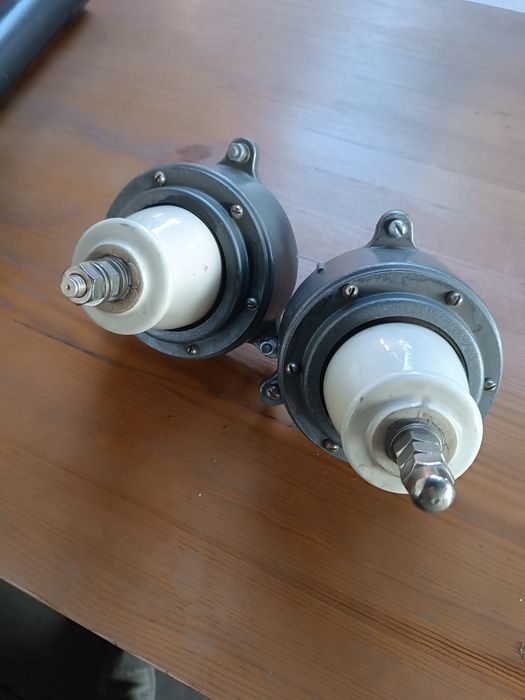 Изоляторы, изоляторы.