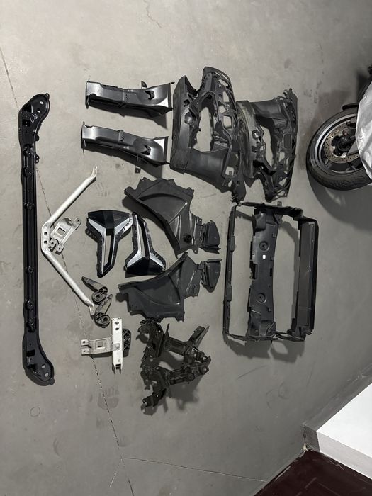 BMW G20 Volan Piese Trager Grile si interior bara fata, Incuietori capota