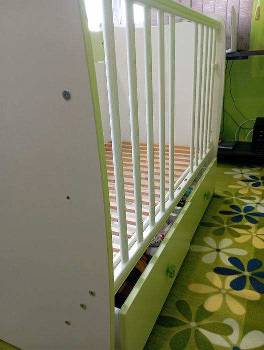 Продавам детско легло