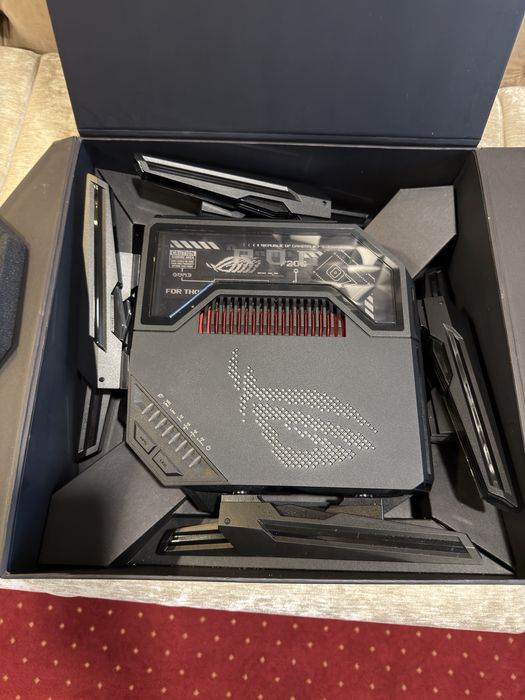 Router wireless ASUS ROG Rapture GT-BE98, Wi-Fi 7, 25 Gb/s, 8 antene externe, 220,6x350,41x350,41mm