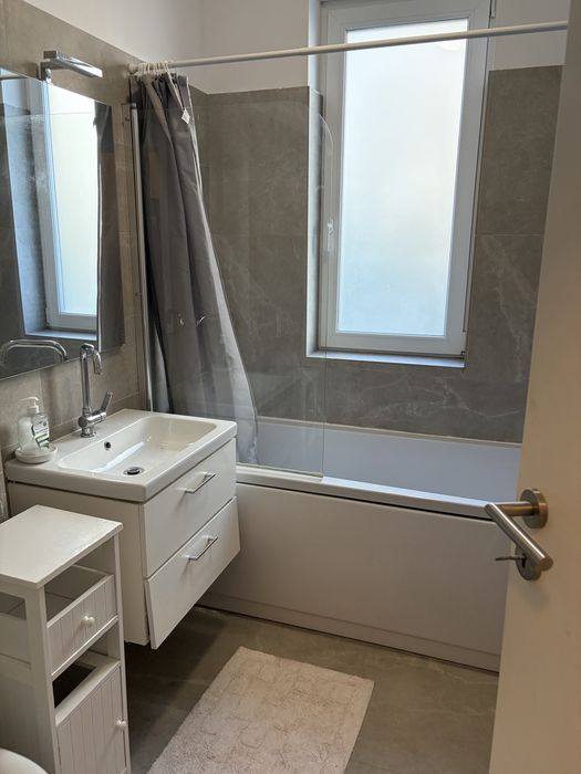Apartamenr cu 3camere in bloc nou