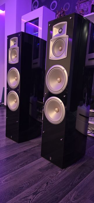 Yamaha ns 777 ..