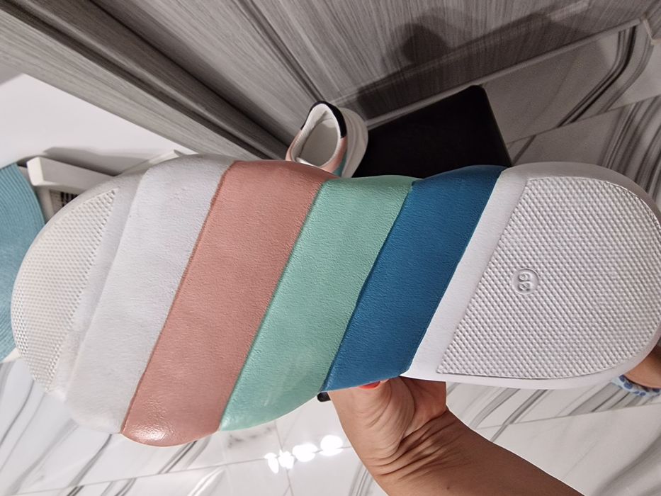 Ghete și adidași noi