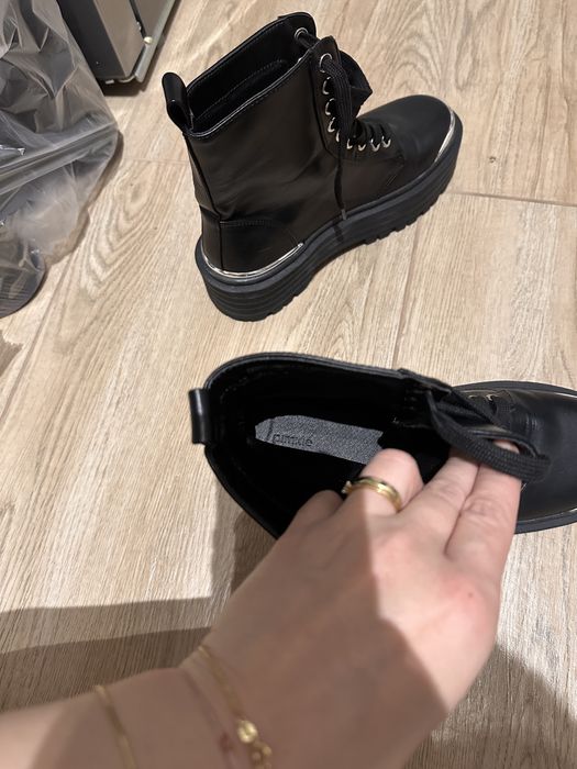 Vand bocanci Pimkie marimea 36-purtati de 2-3 ori