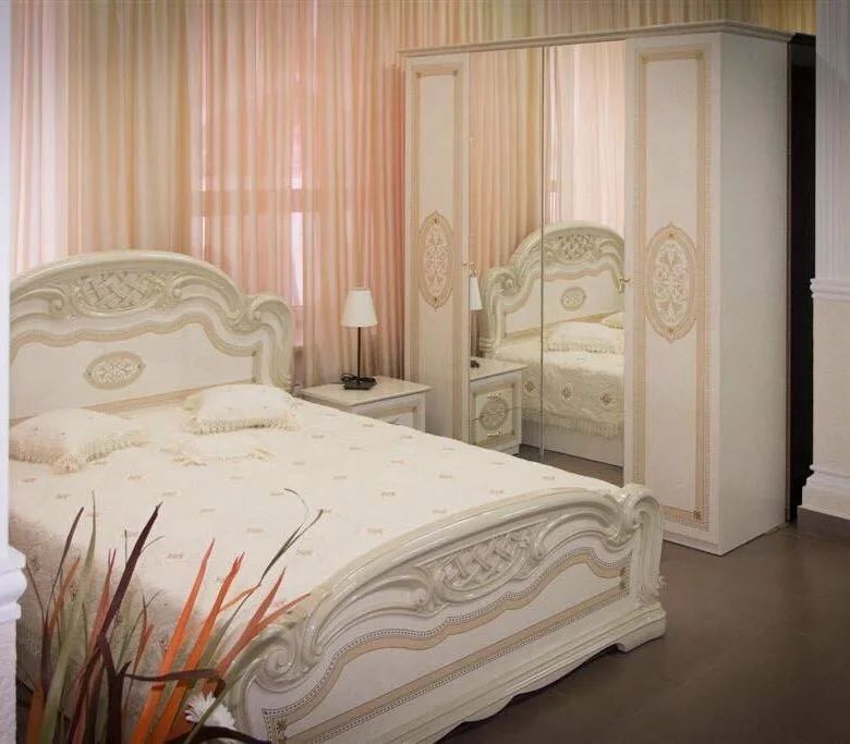 Спальный гарнитур