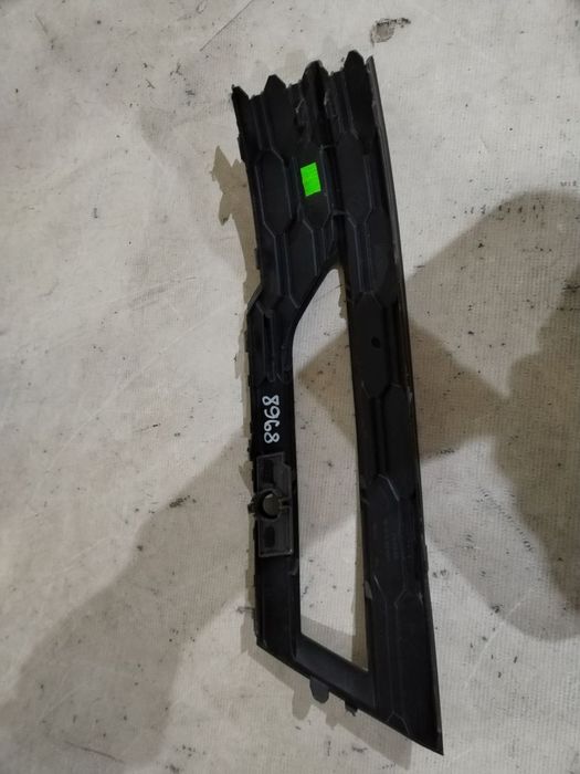 Grila proiector stanga, Skoda Octavia 4, 2020, 2021, 2022, 2023, 2024, cod origine OE 5E3807681.