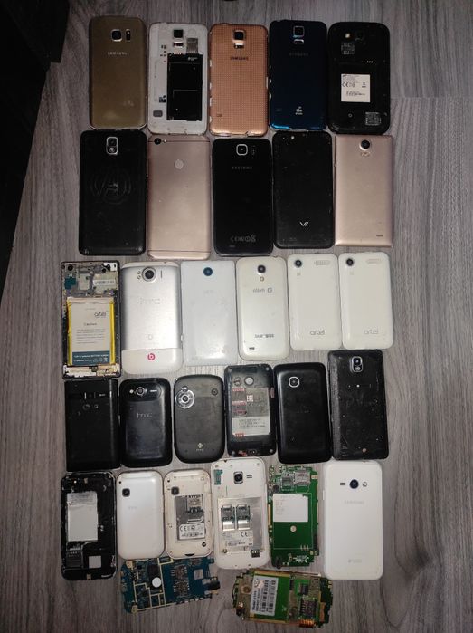 Все 54 телефона, 2 планшета и читалка