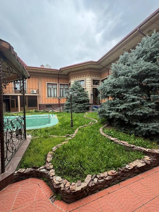 Назарбек Пушкин  8-мактабдан чапка  (Зангиота тумани)  8 сотих 7 хона