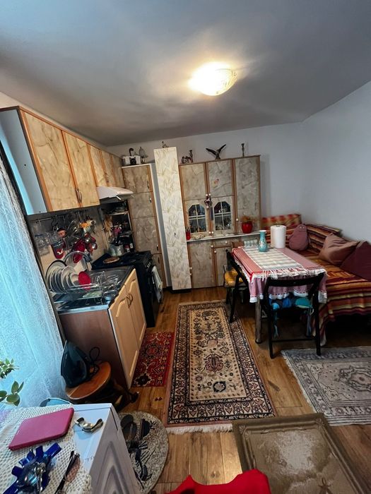 Vând casa în zona Căminul de Batrani