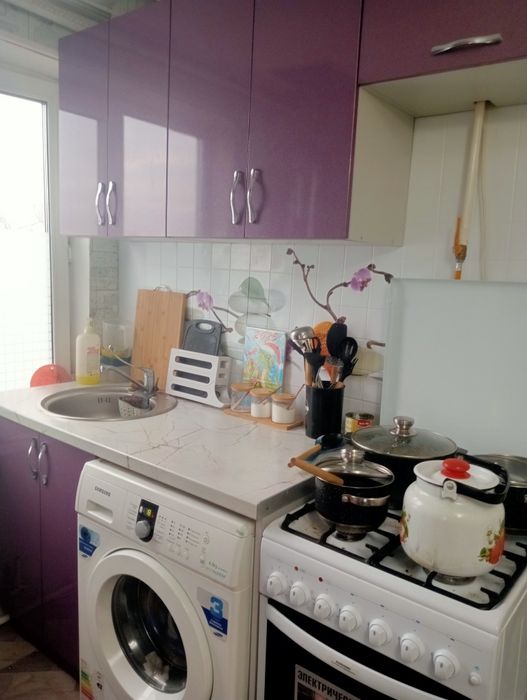 Продам кухонный гарнитур , стиральную машинку