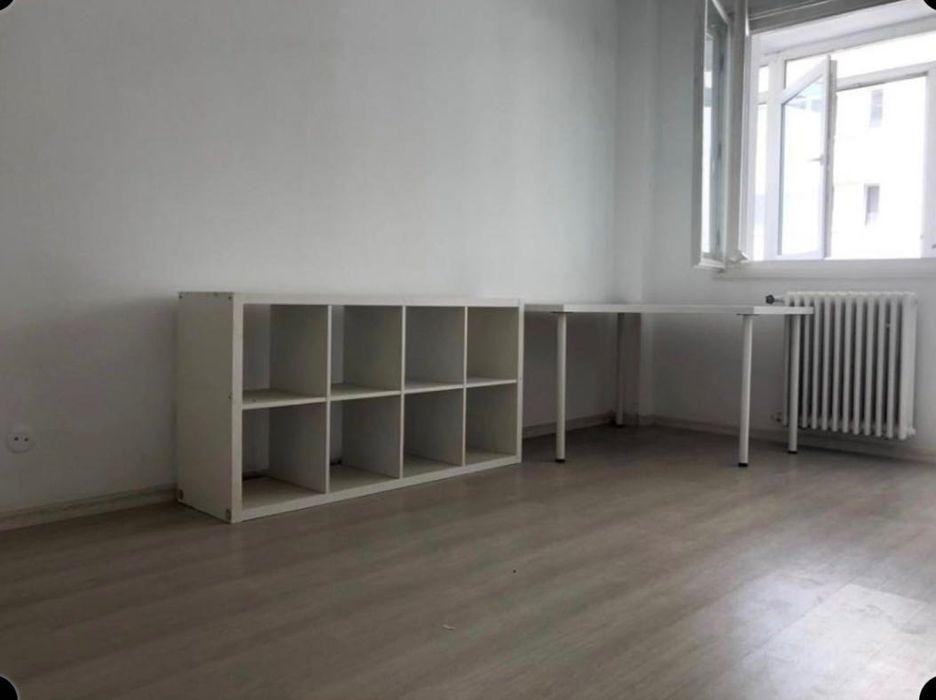 Închiriez apartament 2 camere zona Cișmigiu, curat, luminos, semimobilat( mobilier Ikea) . Preț 425 euro.