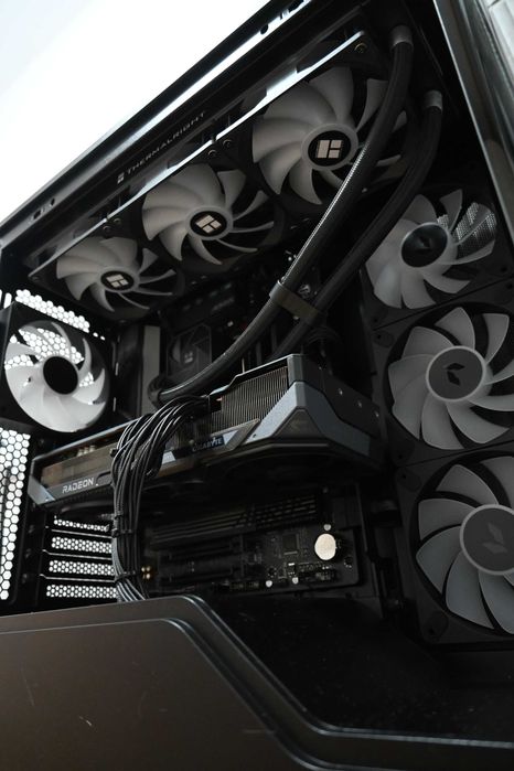 PC Gaming RX 9070 XT, 9800x3D, 32gb, ssd 2Tb