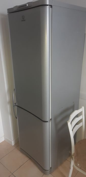 холодильник Индезит б/у 2005 г.в.