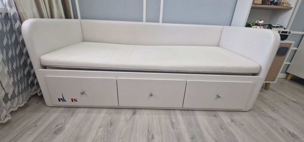 Кровать в хорошем состоянии