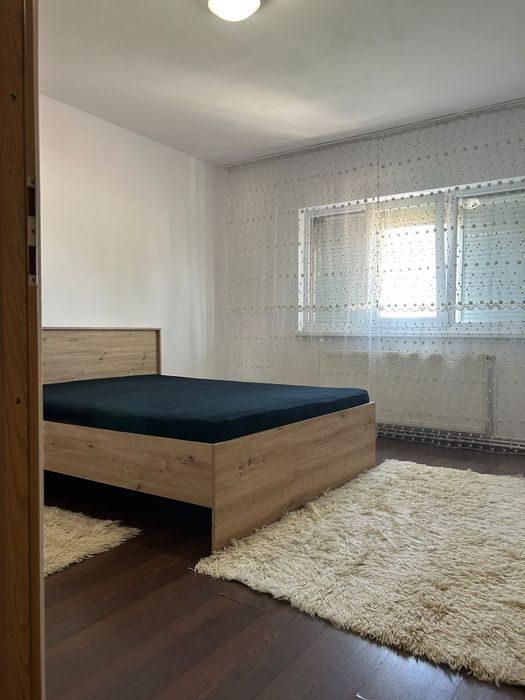 Închiriez garsoniera