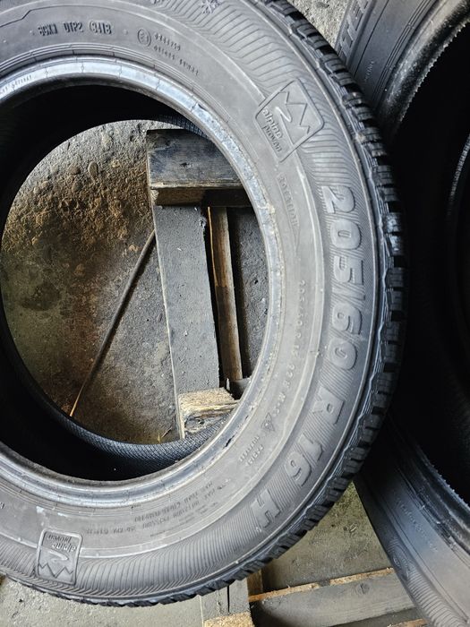 4 anvelope iarna 205 60 16 Semperit