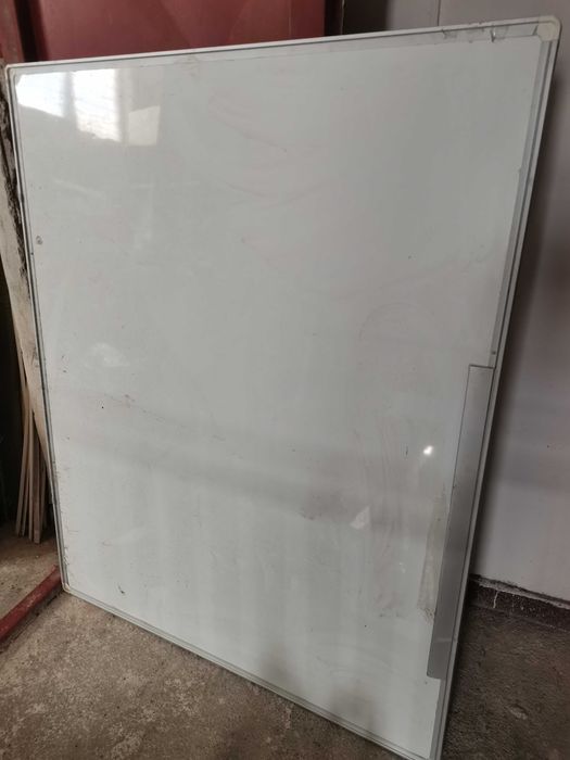 Tabla magnetica alba 150x120 cm, rama de aluminiu, fixare perete