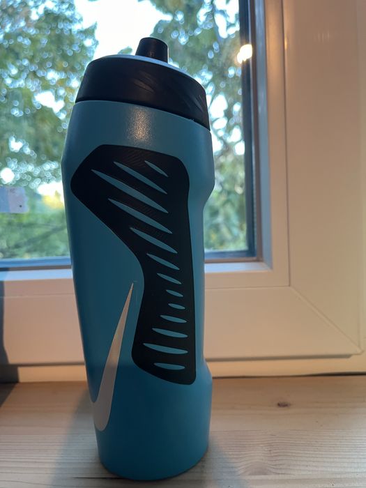 Детски шишета Nike, Tupperware, Yolo