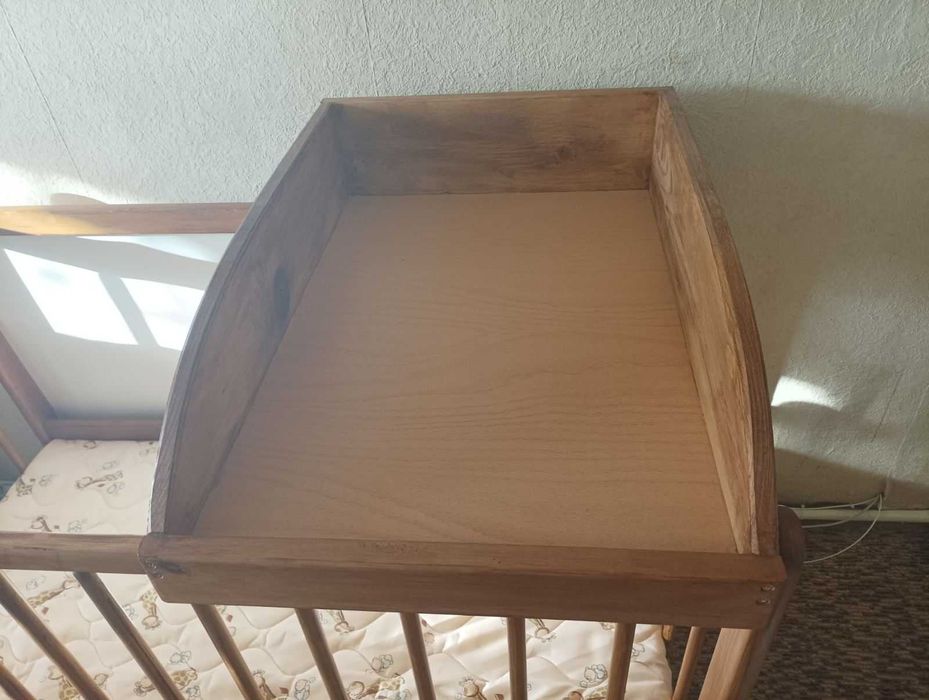 Бебешка дървена кошара, нов. матрак.