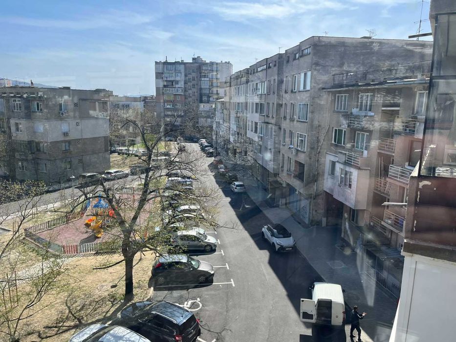 Двустаен апартамент за продажба до у-ще „Св. Св. Кирил и Методий“, гр. Казанлък