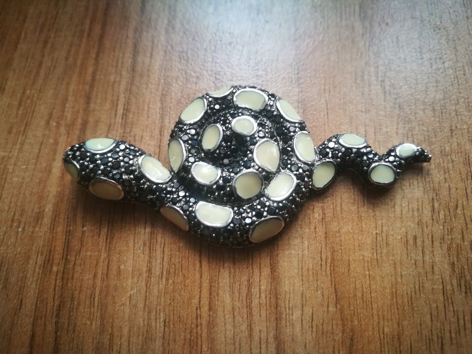 Италиански сребърен медальон с черни цирконии и емайл