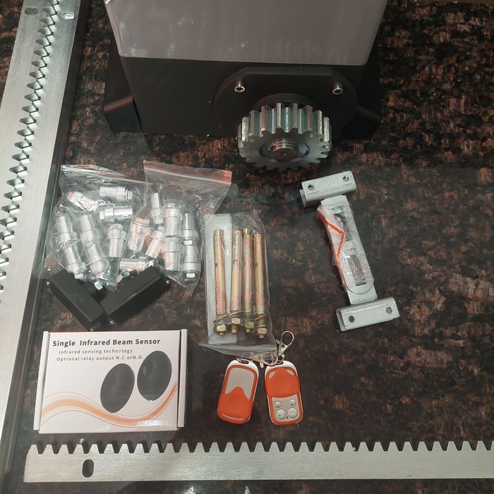 Kit automatzare poarta culisanta 600kg + lampa avertizare