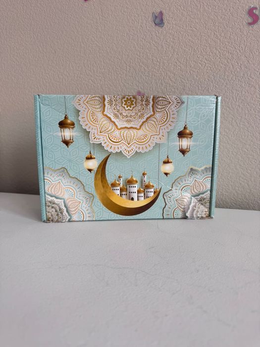 Продам коробки подарочные