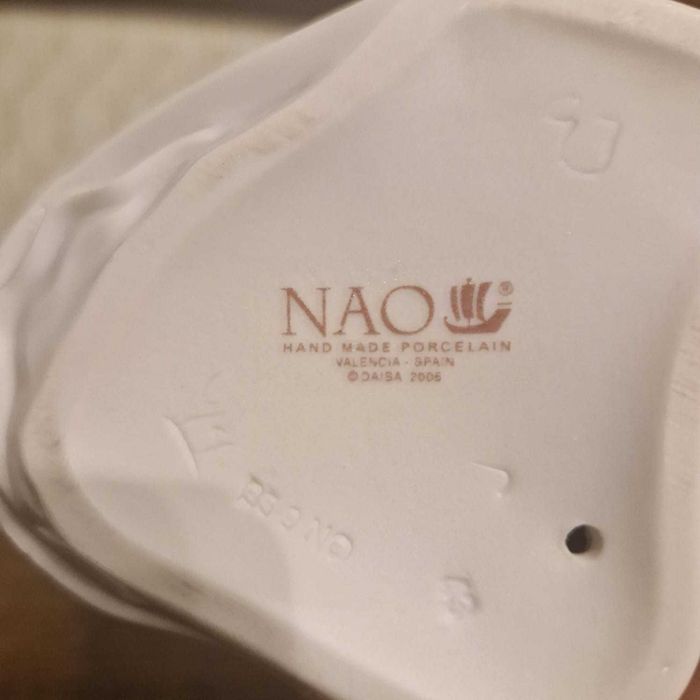 NAO  фарфоровая статуэтка