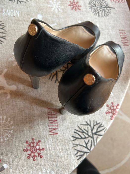 дански обувки guess 39