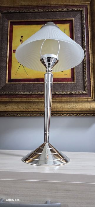 Ношна лампа работи със свещт