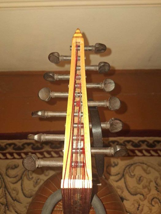Ud (Oud) musiqa Asbobi, Misrdan maxsus buyurtma bilan keltirilgan