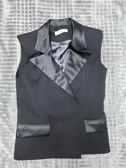 Одежда на размер 44-46, есть оверсайз модели