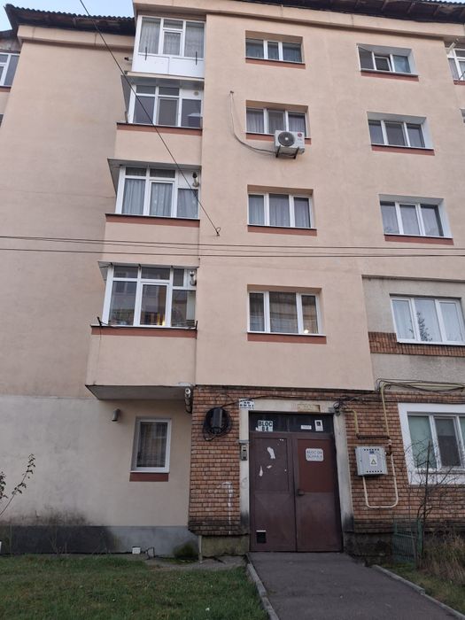 Vând apartament 2 came in  orasul Cîmpulung Muscel