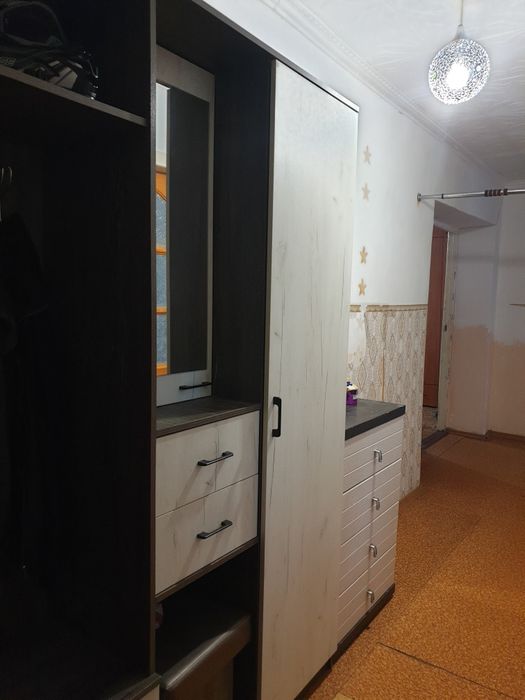 Продам прихожую в нормальном состояний