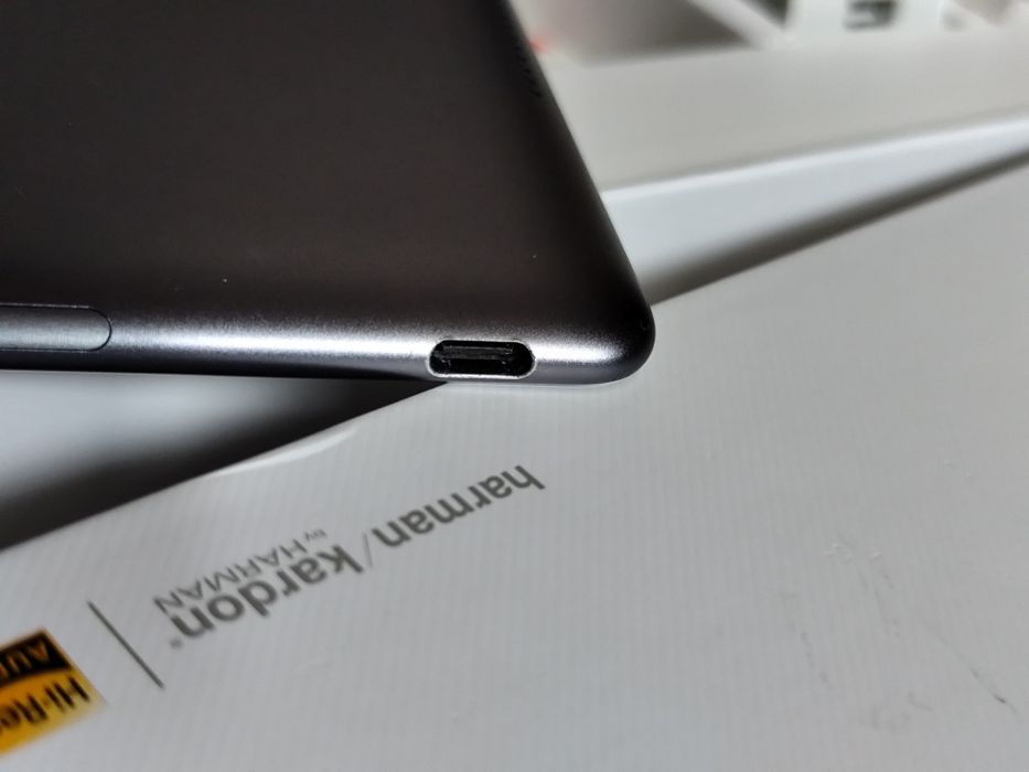 Huawei MediaPad M5 10.8", 4GB RAM, 64GB Space Gray като нов