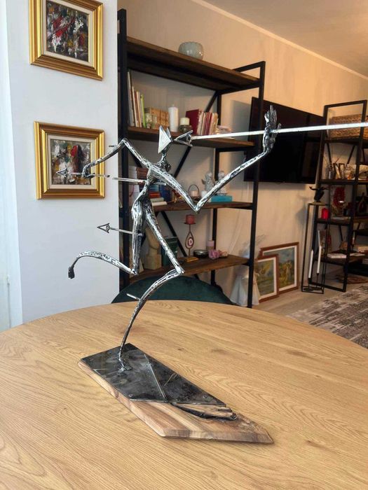 Sculptura sagetator -otel de Razvan Ghita sculptor.Cadou deosebit