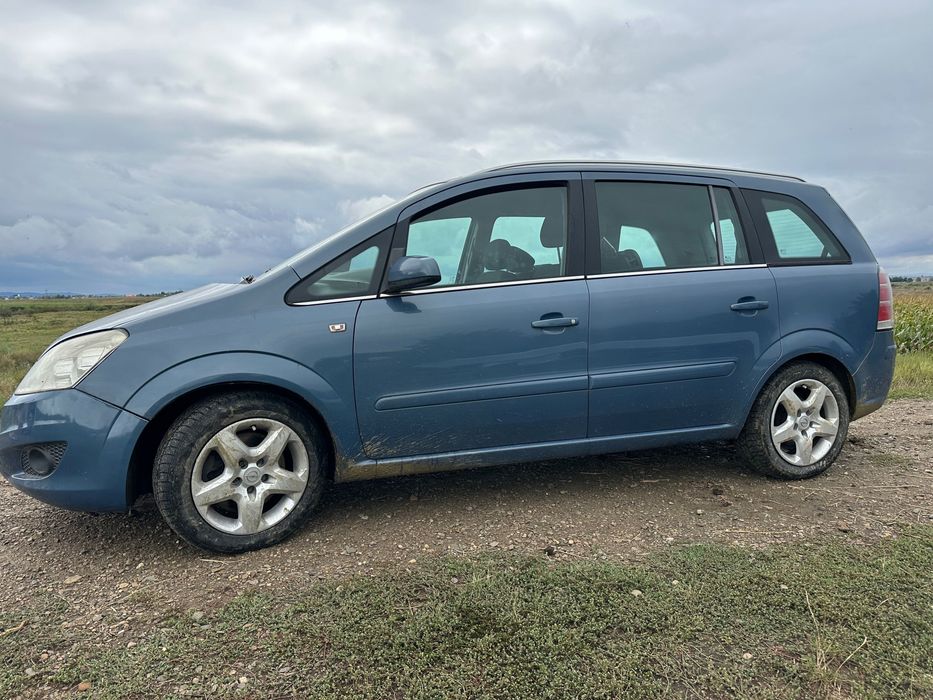 Dezmembrez opel zafira 1.7 cdti 2008