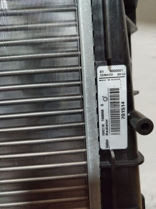 Радиатор охлаждения Лада Рено