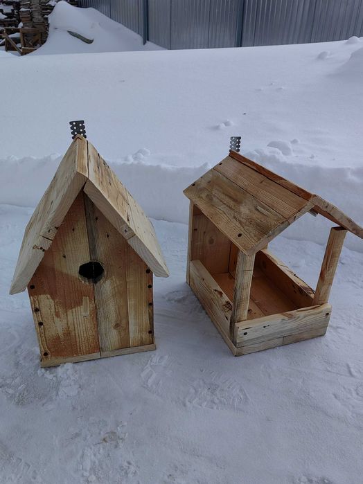 Құстарға ұялар сатылады.