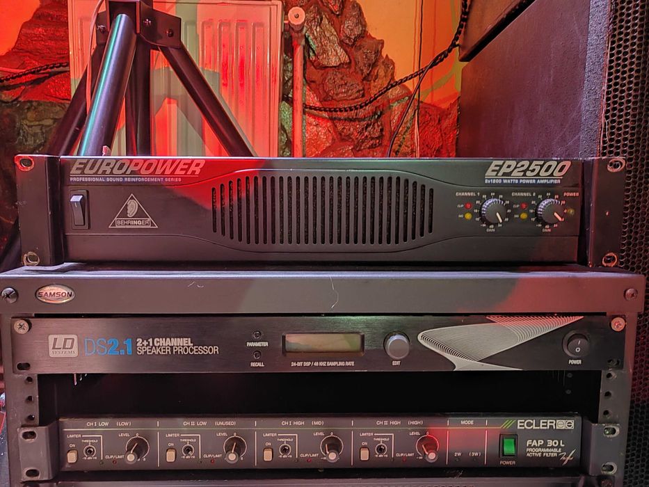 Amplificator putere Behringer EP 2500