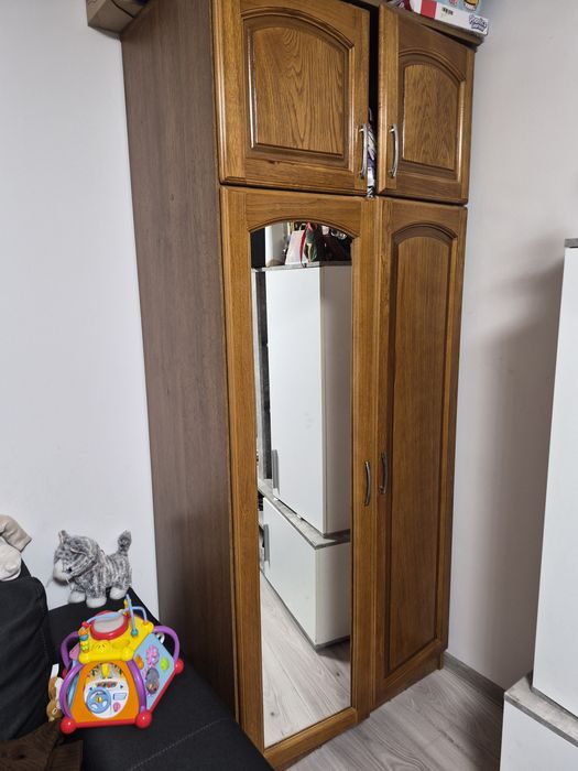 Dulapuri lemn masiv si pal