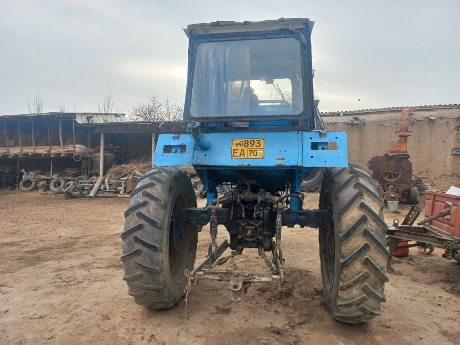 MTZ -80 traktor sotiladi
