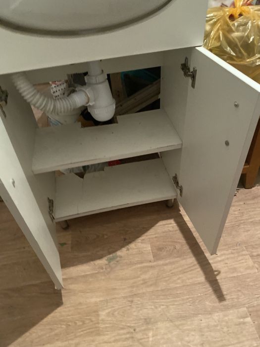 Умывальник со шкафом